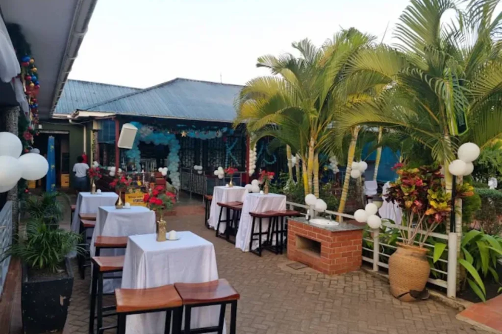 Kweyo Village Shoppers (3)