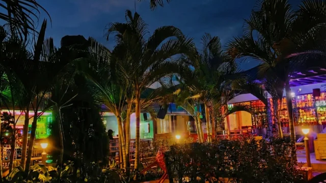 Kweyo Village Shoppers