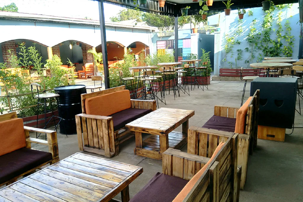 Murphy’s Lounge (2)